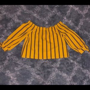 super adorable summer top🐝💖